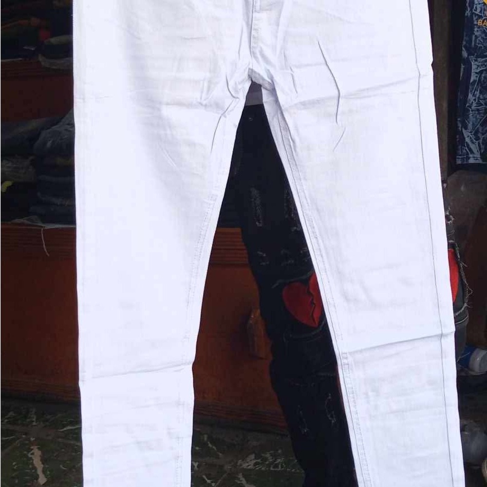 White Skinny Jeans with Classic Denim Texture